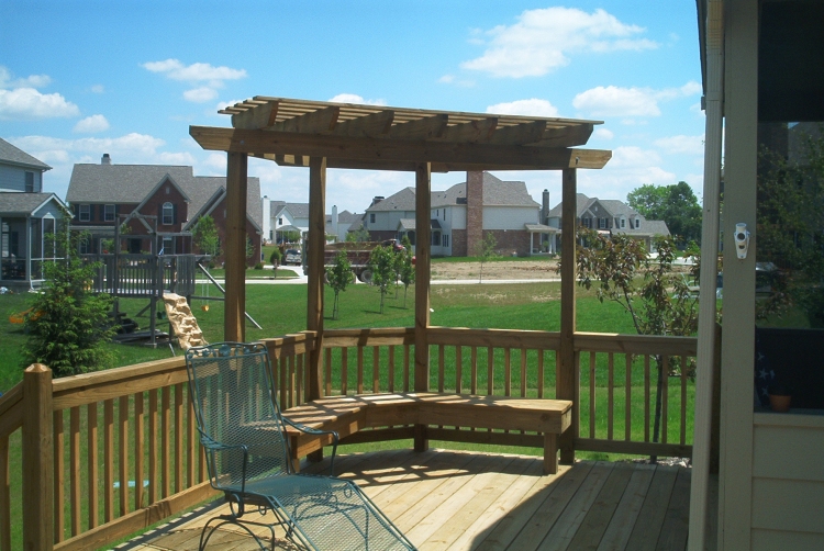 Corner Bench with Trellis Design